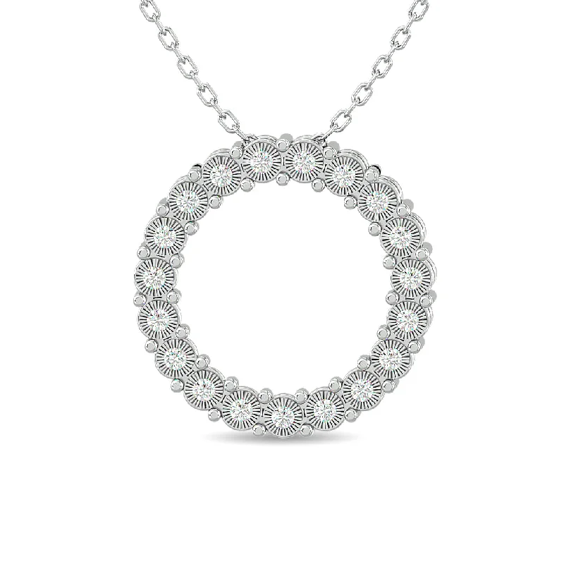 Women’s heart-shaped necklace-Diamond 1/6 ct tw Circle Fashion Pendant in Sterling Silver