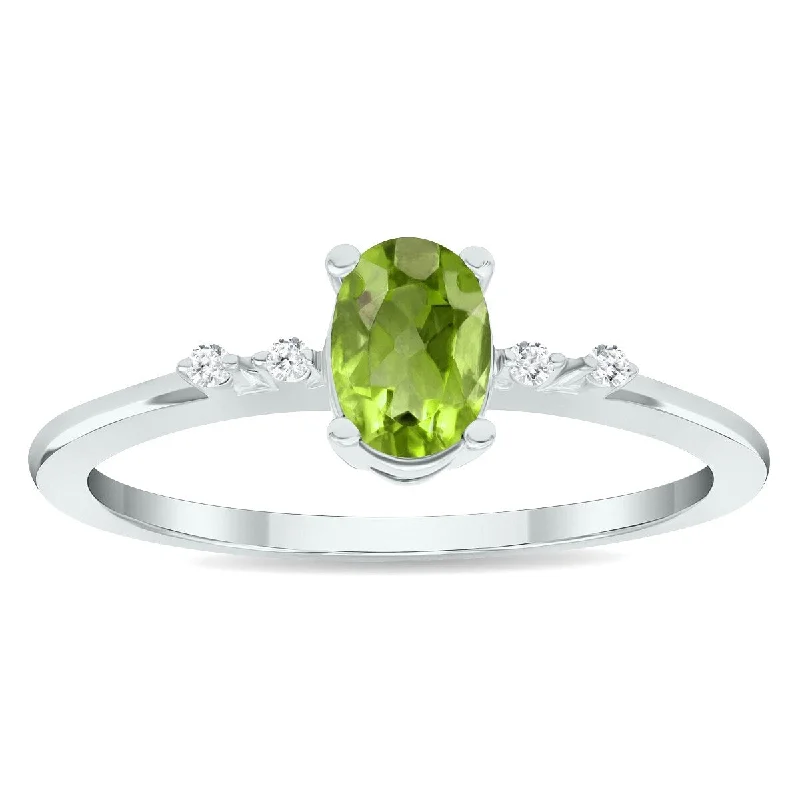 Women’s classic solitaire ring-Women's Peridot and Diamond Sparkle Ring in 10K White Gold